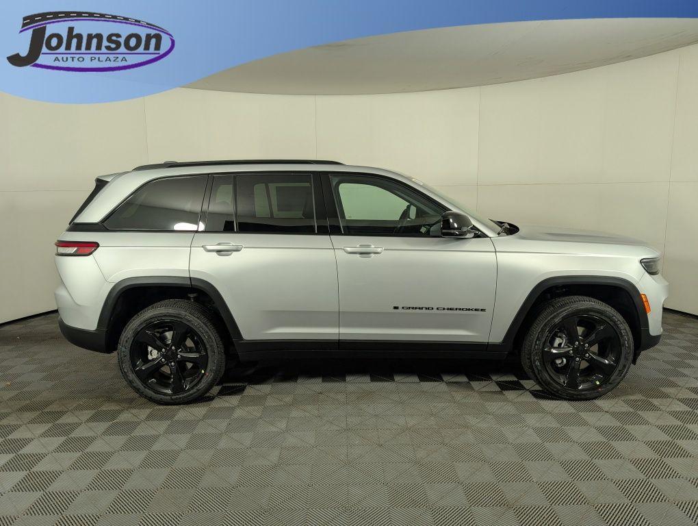 new 2025 Jeep Grand Cherokee car, priced at $43,903