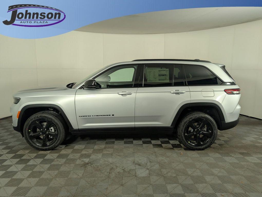 new 2025 Jeep Grand Cherokee car, priced at $43,903