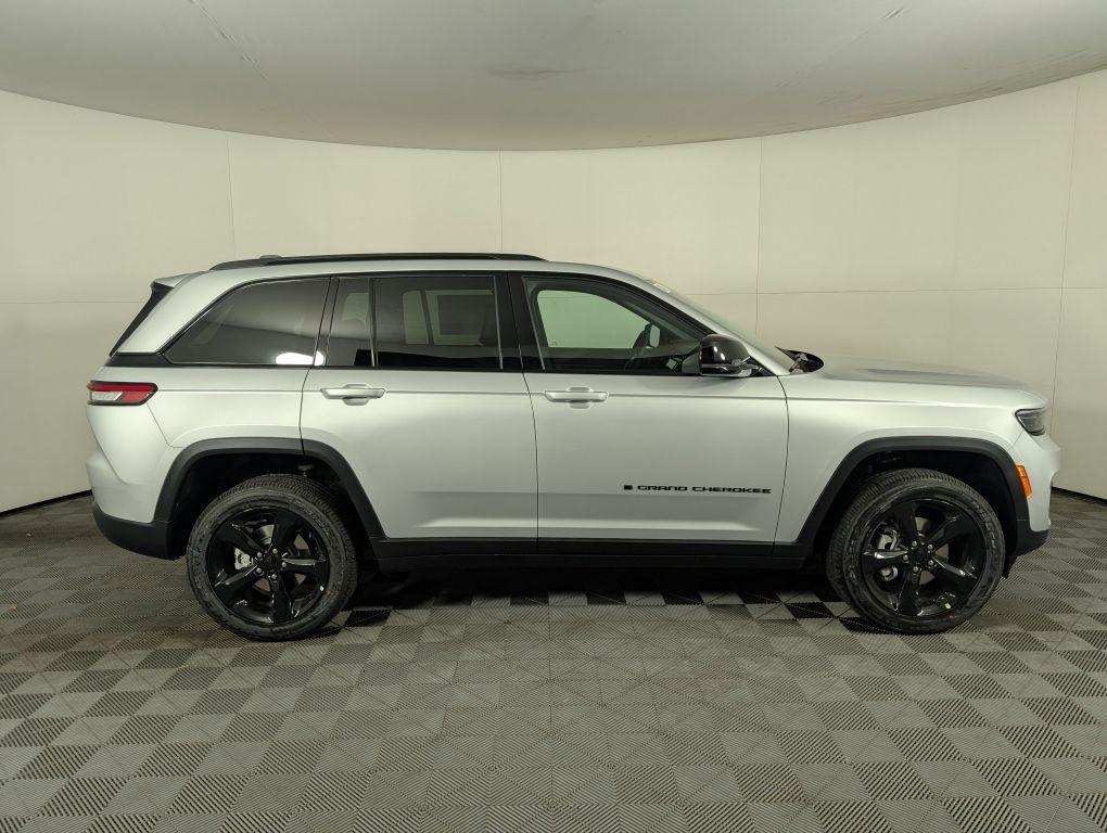 new 2025 Jeep Grand Cherokee car, priced at $44,880