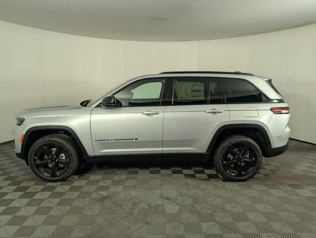 new 2025 Jeep Grand Cherokee car, priced at $44,880