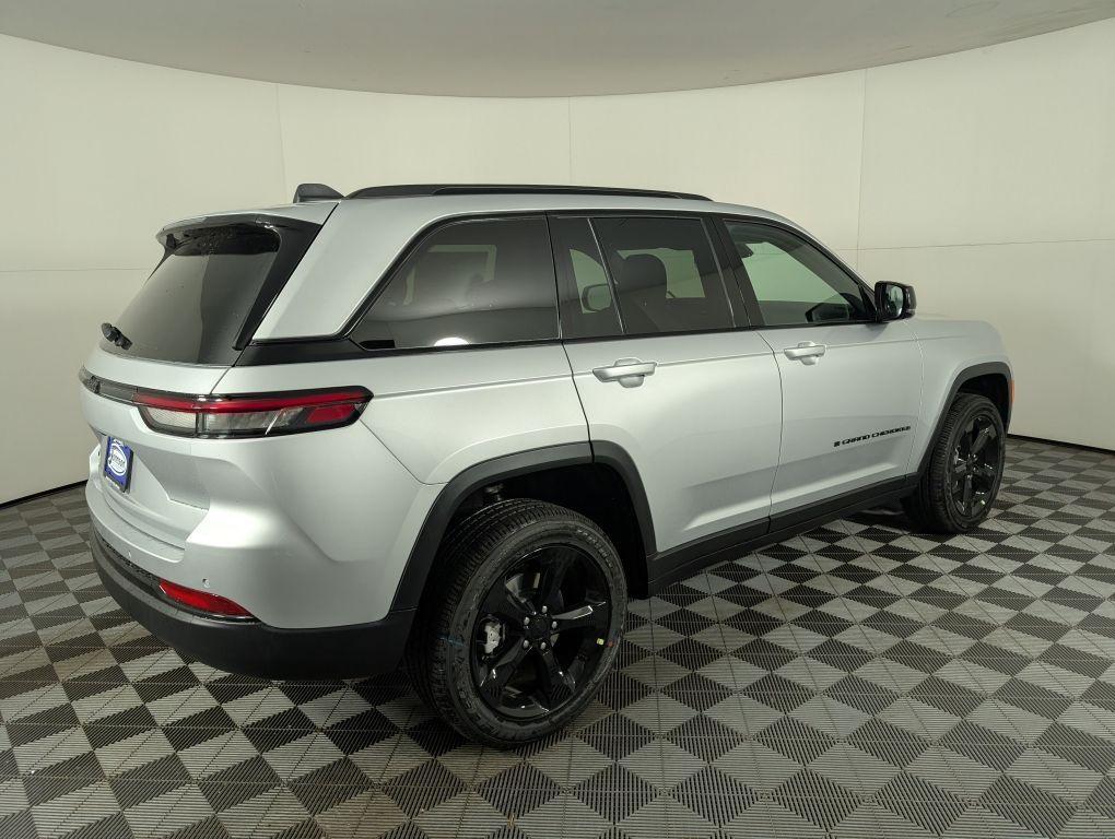 new 2025 Jeep Grand Cherokee car, priced at $44,880