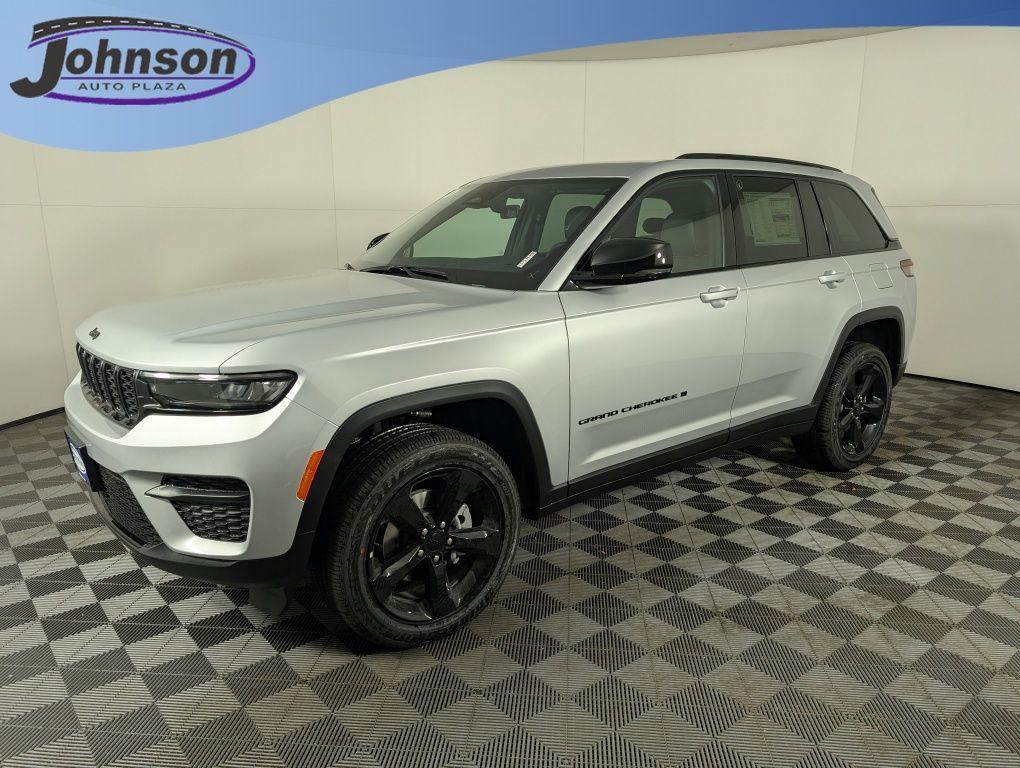 new 2025 Jeep Grand Cherokee car, priced at $43,903