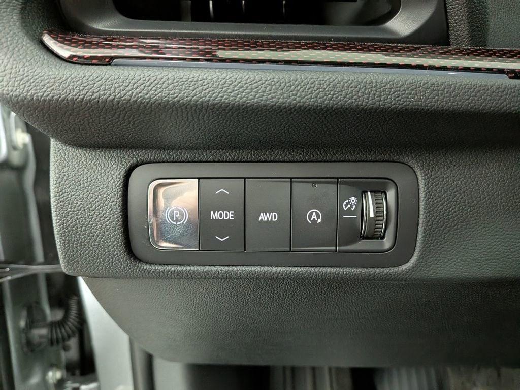 new 2025 Chevrolet Traverse car, priced at $54,151