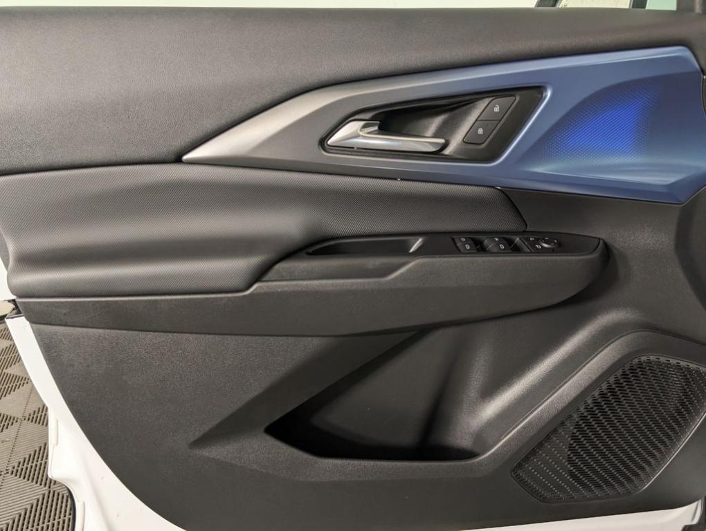 used 2025 Chevrolet Equinox EV car, priced at $27,488