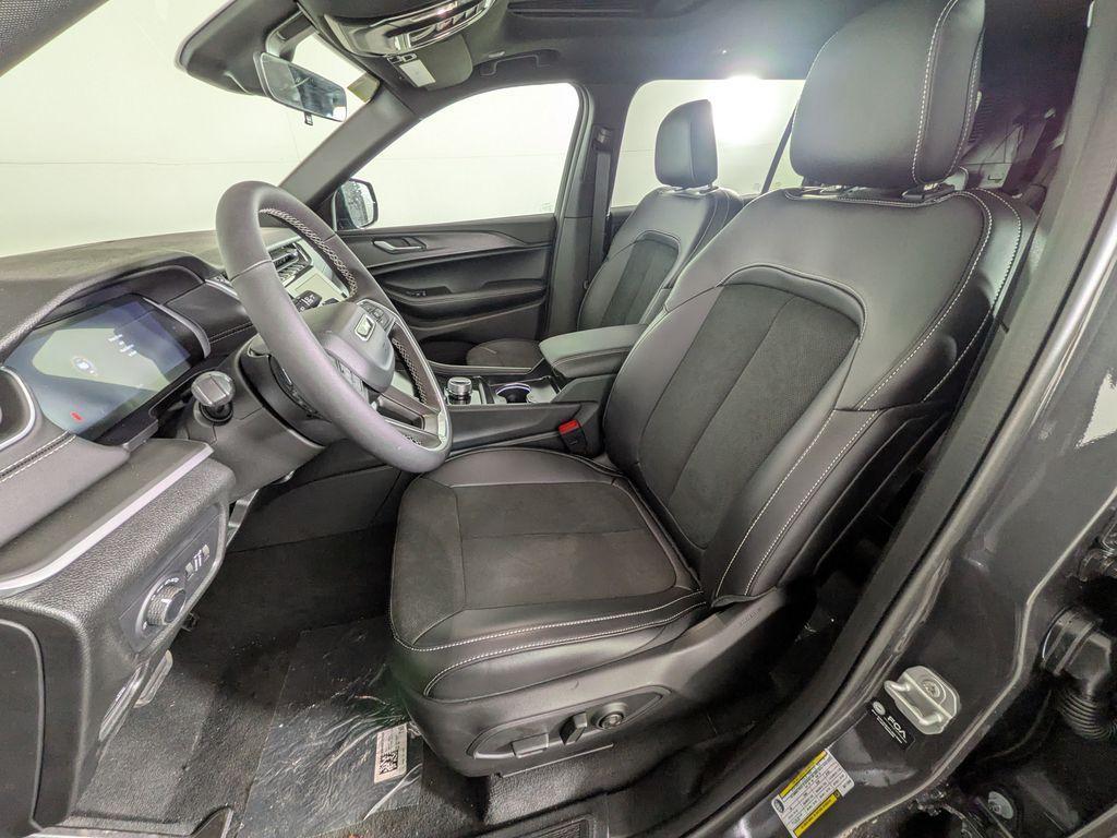 new 2025 Jeep Grand Cherokee L car, priced at $39,883