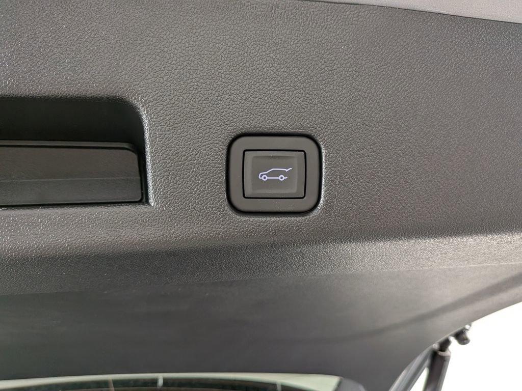 new 2025 Chevrolet Traverse car, priced at $55,017