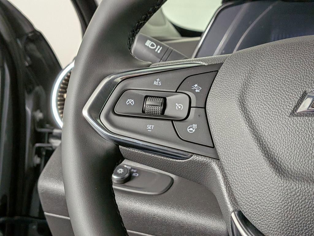new 2025 Chevrolet Trax car, priced at $25,266