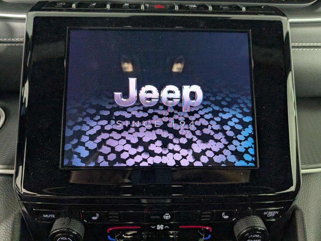 new 2025 Jeep Grand Cherokee L car, priced at $47,070