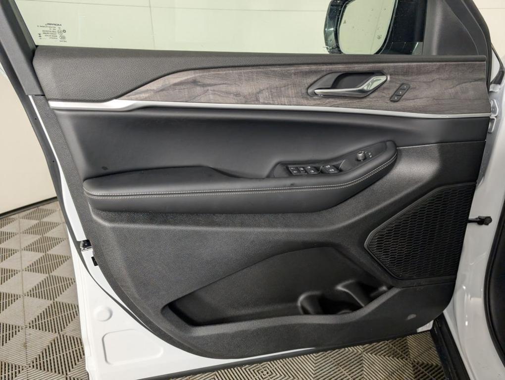 new 2025 Jeep Grand Cherokee L car, priced at $53,499