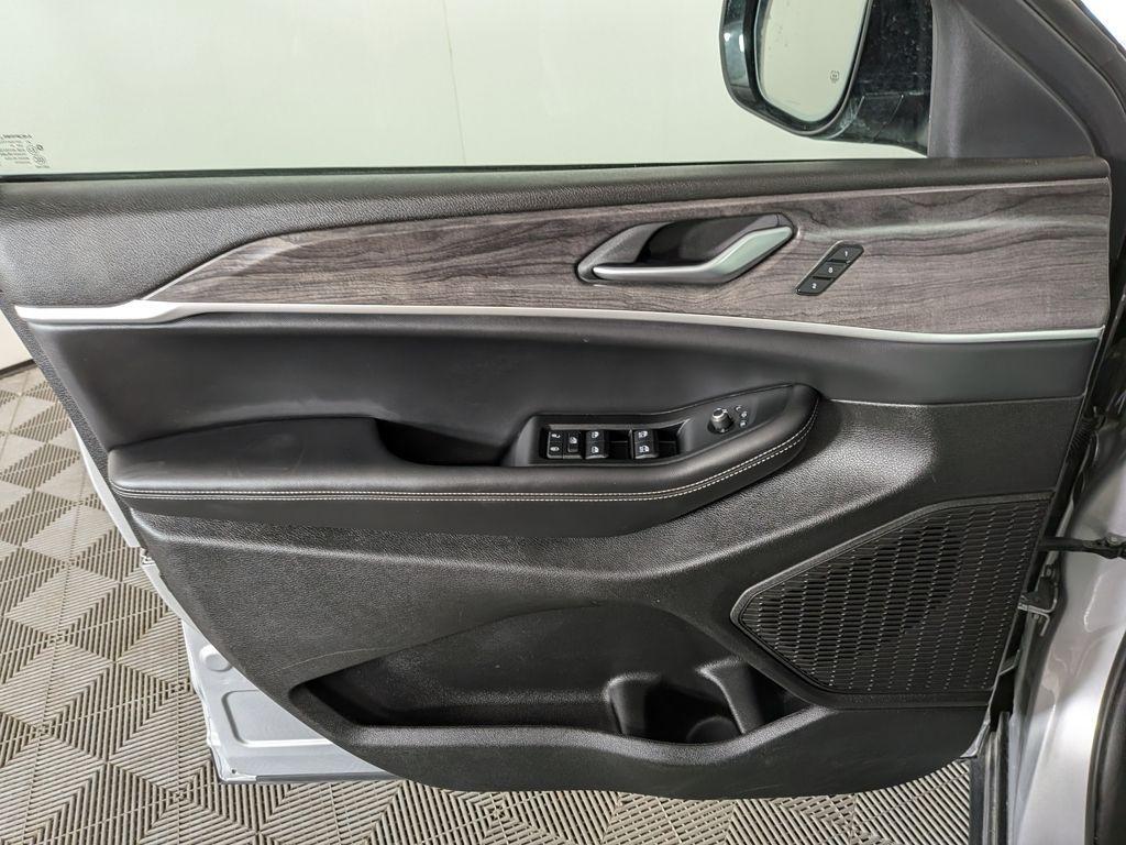 used 2024 Jeep Grand Cherokee L car, priced at $38,488