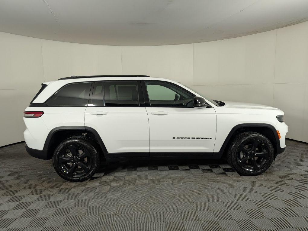 new 2025 Jeep Grand Cherokee car, priced at $43,463