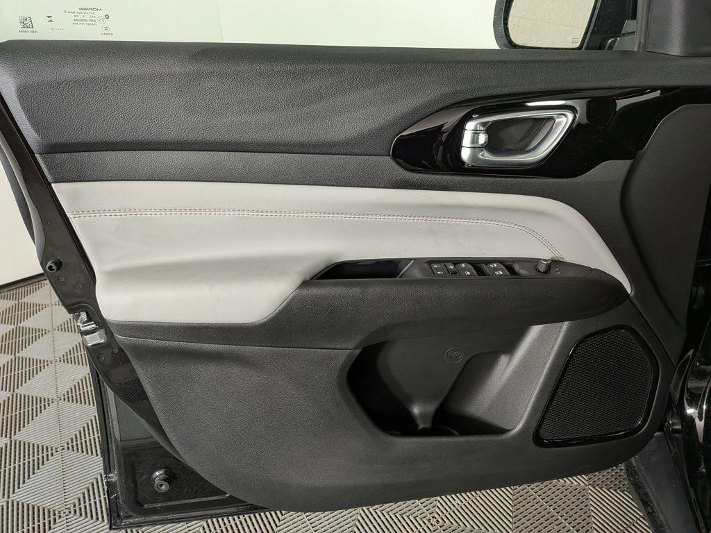 new 2025 Jeep Compass car, priced at $32,229