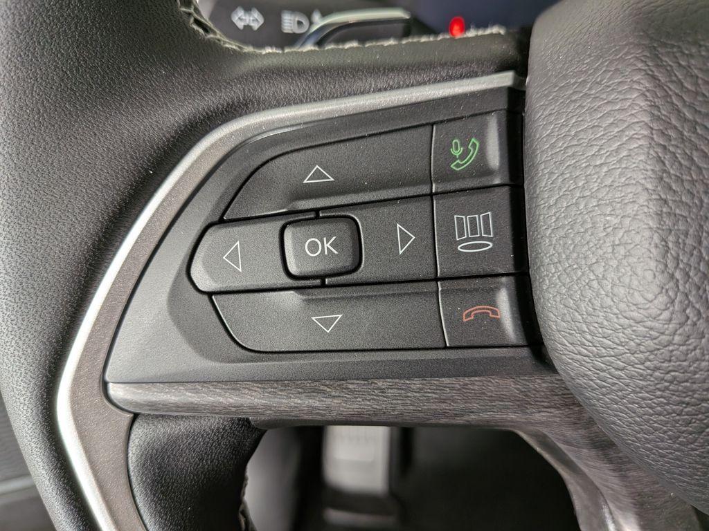 new 2025 Jeep Grand Cherokee car, priced at $50,195