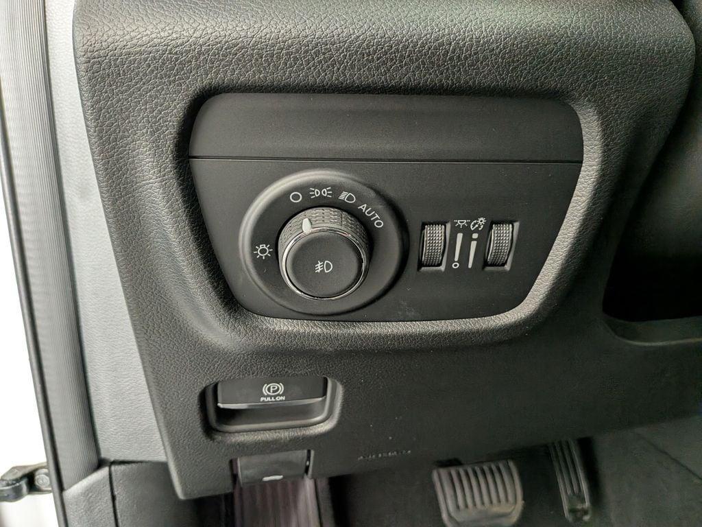 new 2025 Jeep Grand Cherokee car, priced at $50,195