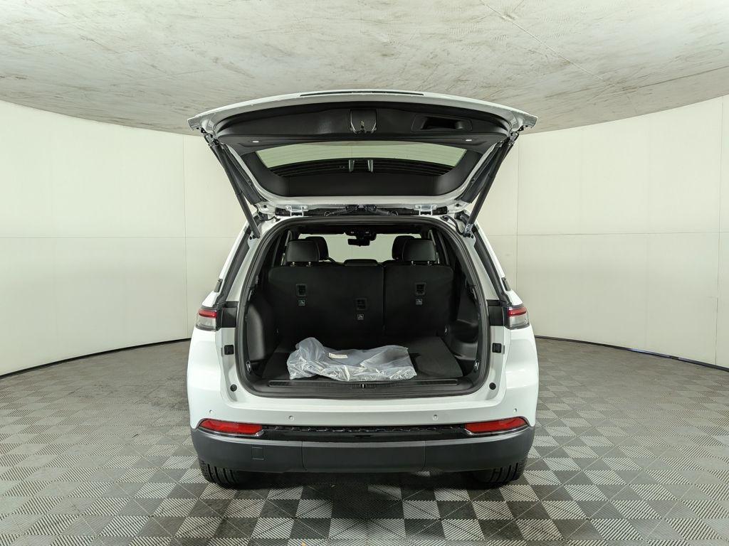 new 2025 Jeep Grand Cherokee car, priced at $50,195