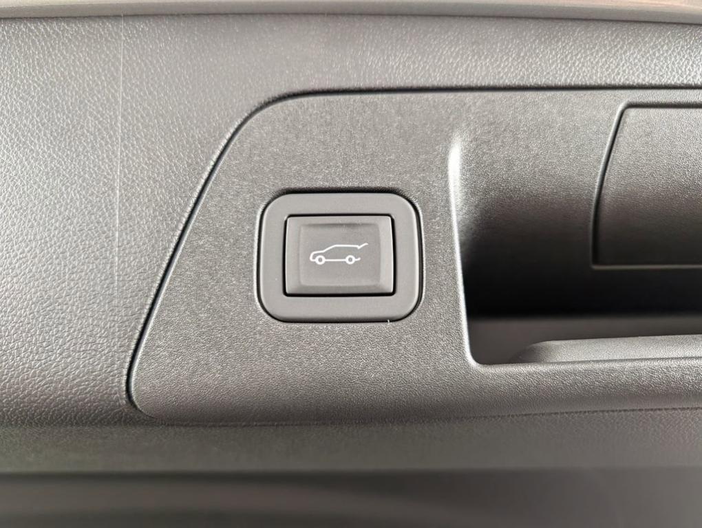 new 2025 Buick Envision car, priced at $40,081