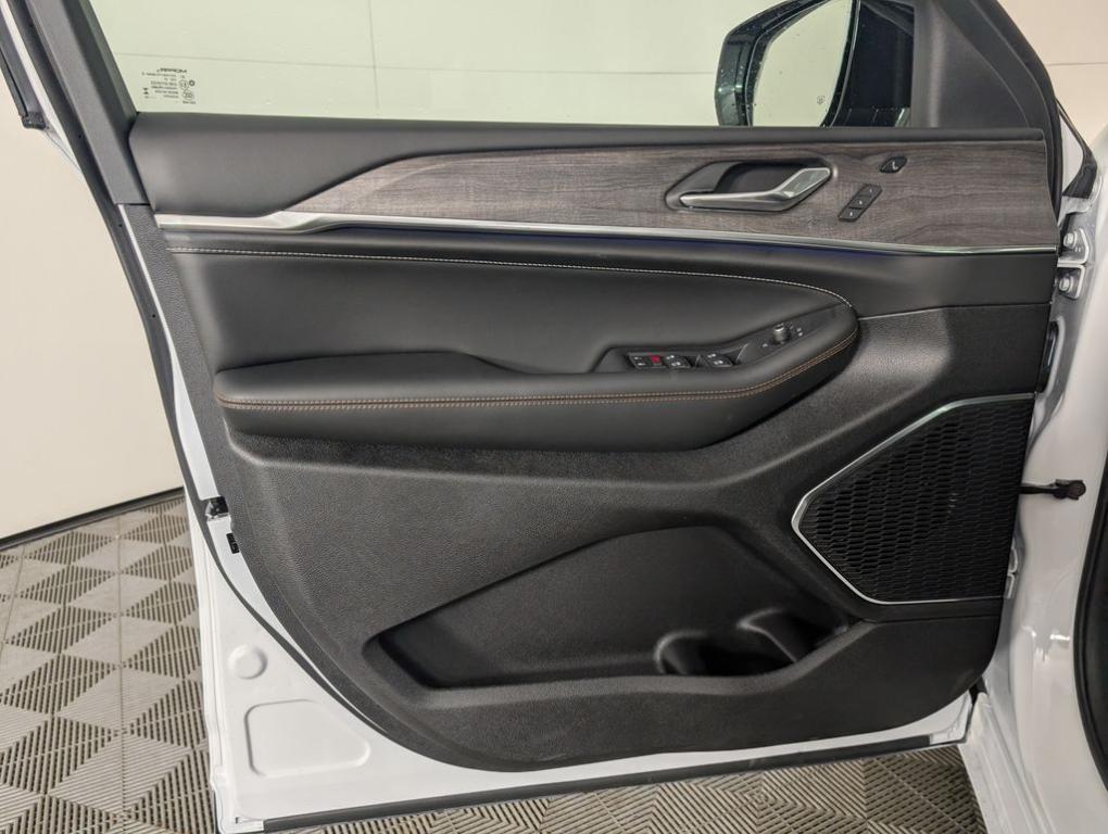 new 2025 Jeep Grand Cherokee L car, priced at $60,854