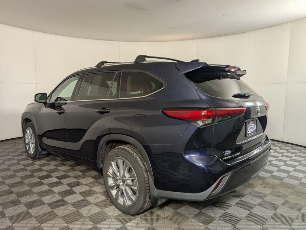 used 2022 Toyota Highlander car, priced at $40,988