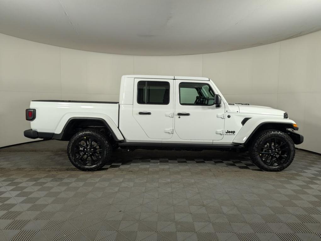 new 2025 Jeep Gladiator car, priced at $43,184