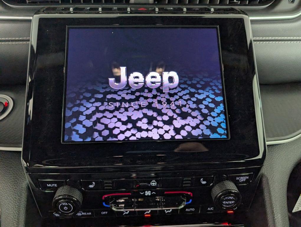 new 2025 Jeep Grand Cherokee car, priced at $44,880