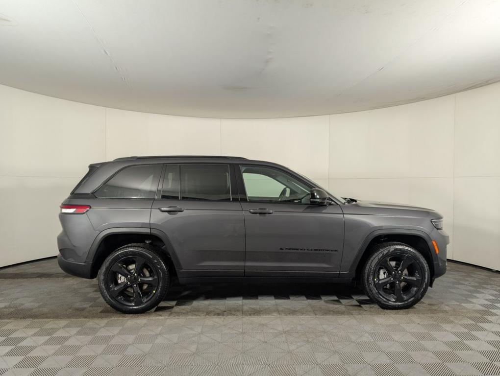 new 2025 Jeep Grand Cherokee car, priced at $52,338