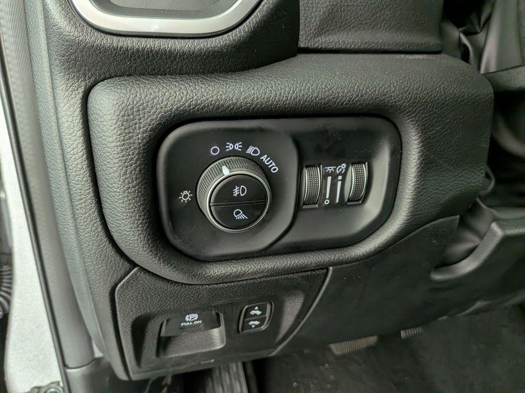 new 2025 Ram 1500 car, priced at $51,472