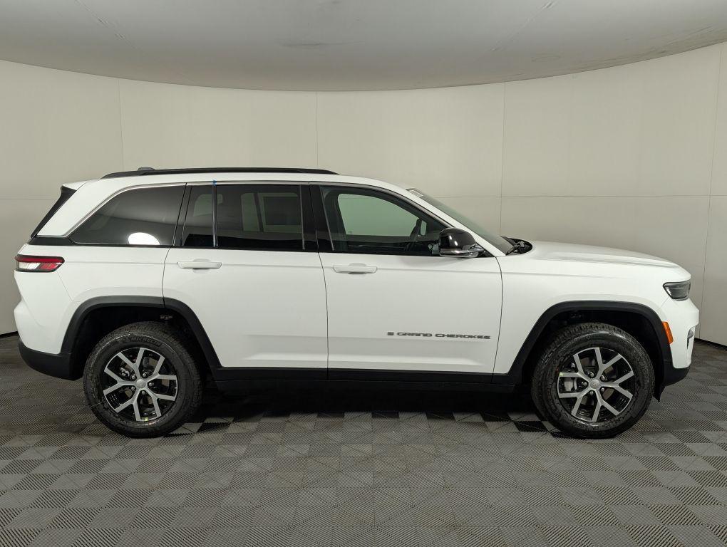 new 2025 Jeep Grand Cherokee car, priced at $43,645