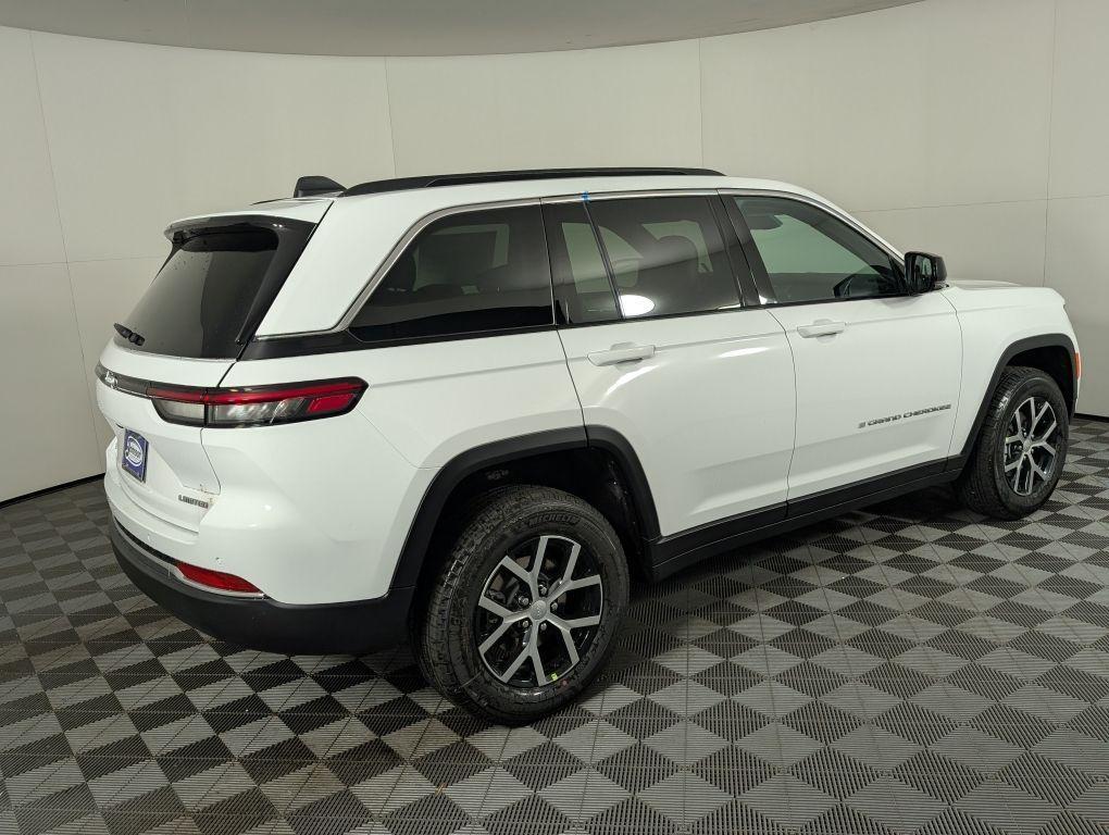 new 2025 Jeep Grand Cherokee car, priced at $43,645