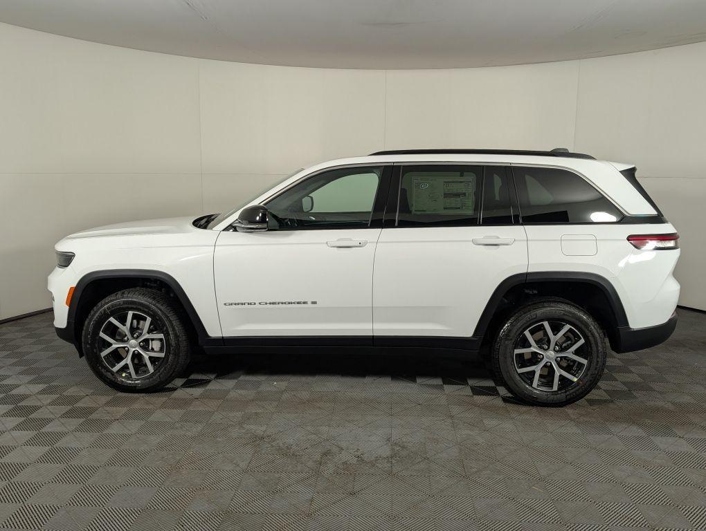 new 2025 Jeep Grand Cherokee car, priced at $43,645