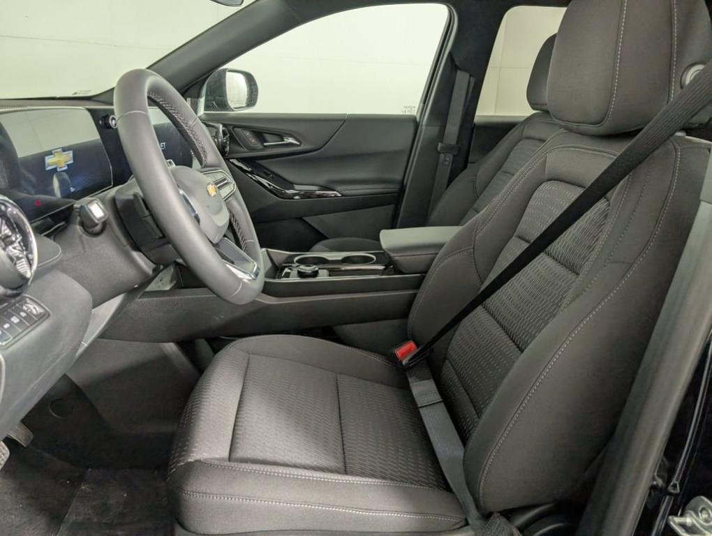 new 2026 Chevrolet Equinox car, priced at $32,196