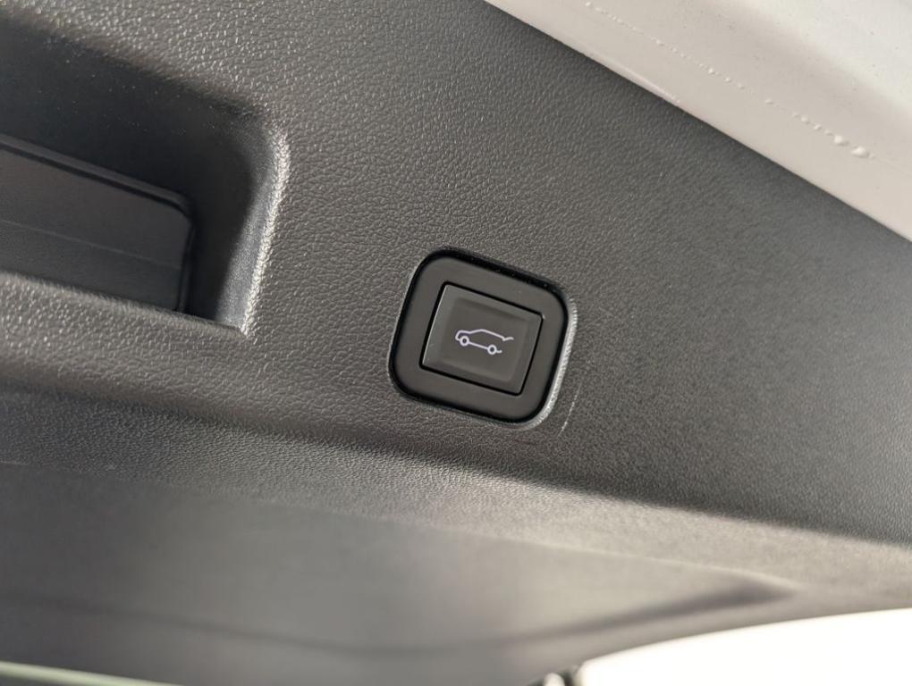 used 2025 Chevrolet Traverse car, priced at $41,488