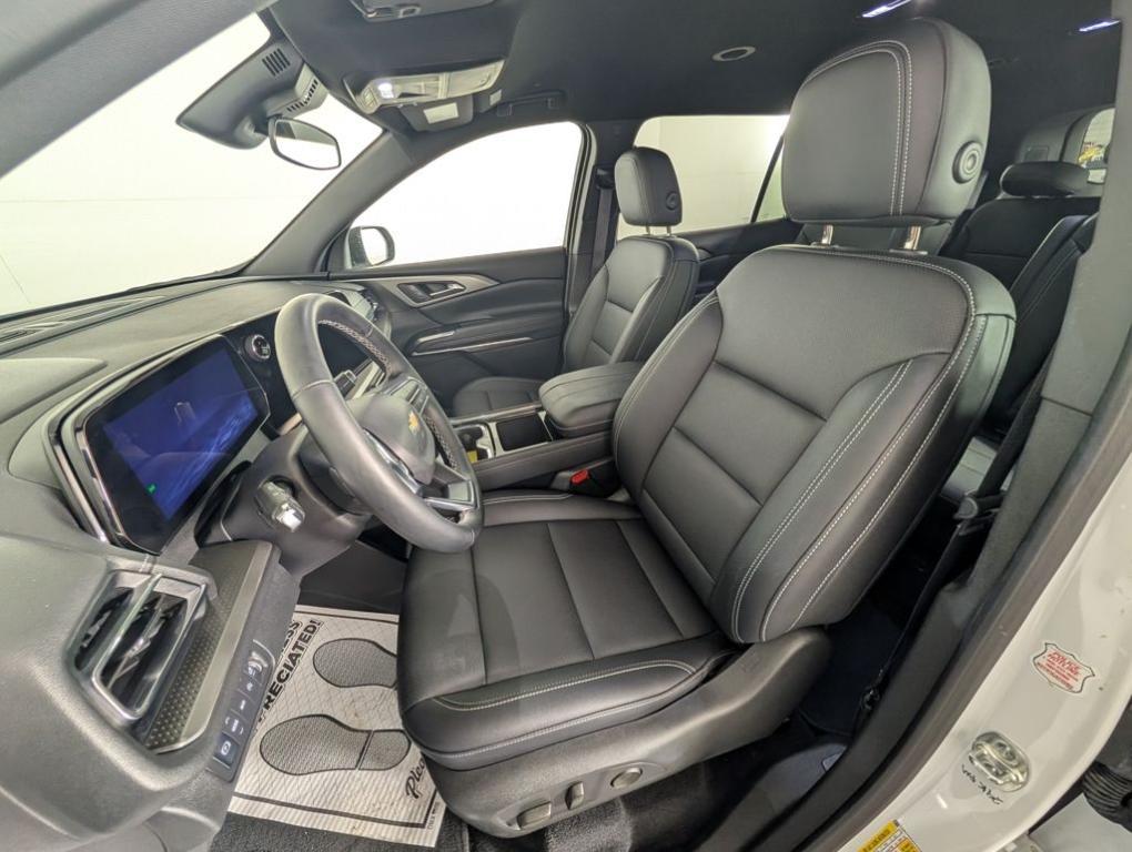 used 2025 Chevrolet Traverse car, priced at $41,488