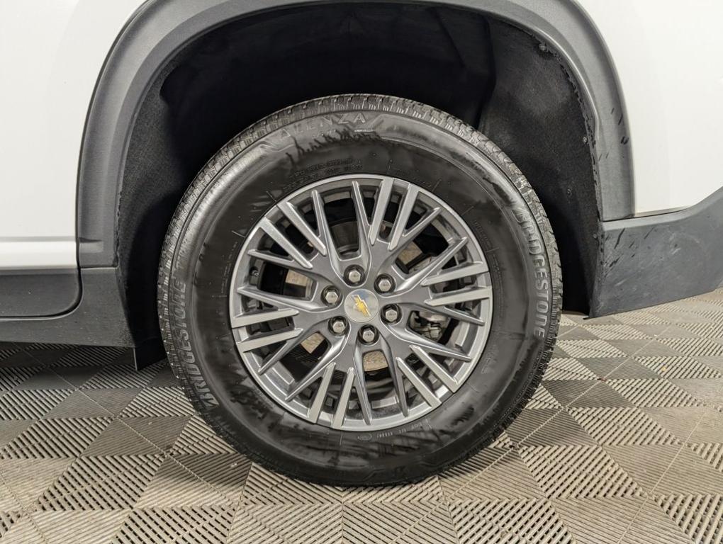 used 2025 Chevrolet Traverse car, priced at $41,488