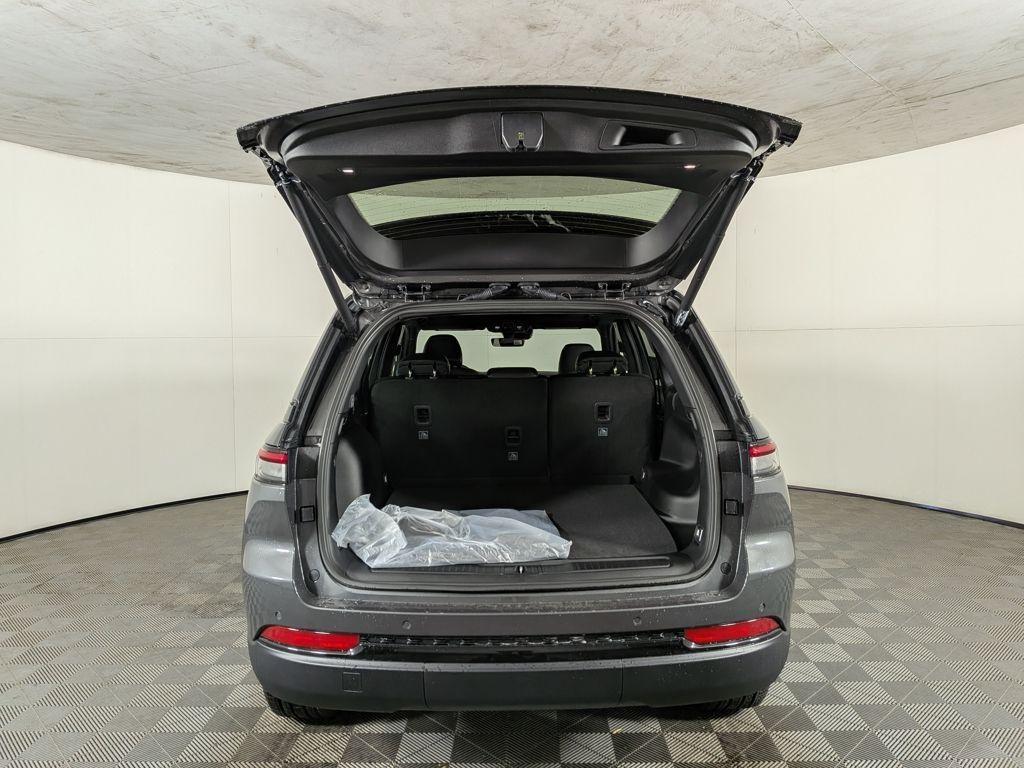 new 2025 Jeep Grand Cherokee car, priced at $48,203