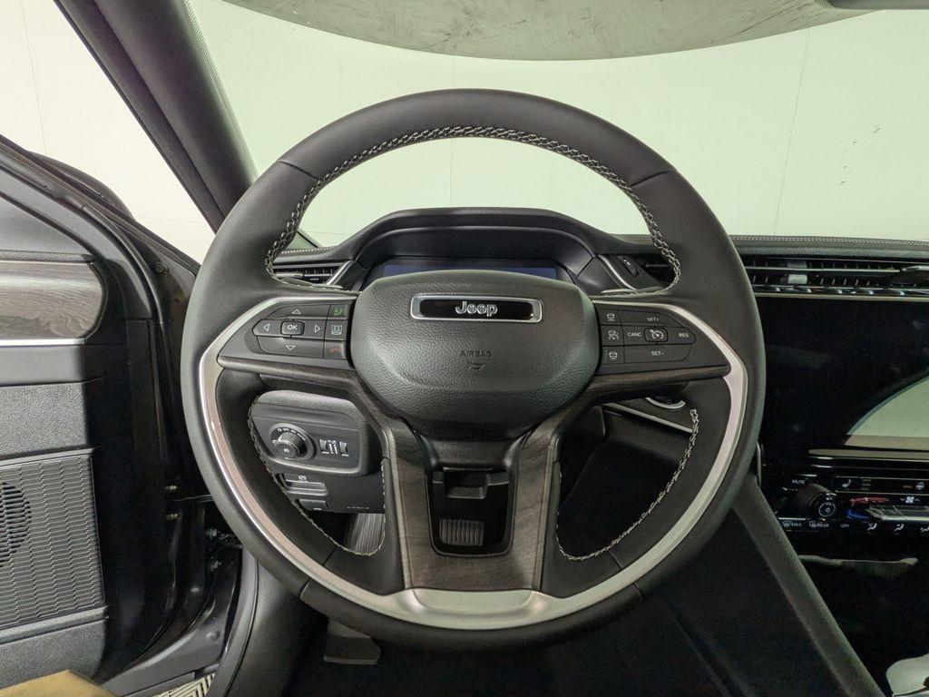 new 2025 Jeep Grand Cherokee car, priced at $48,203