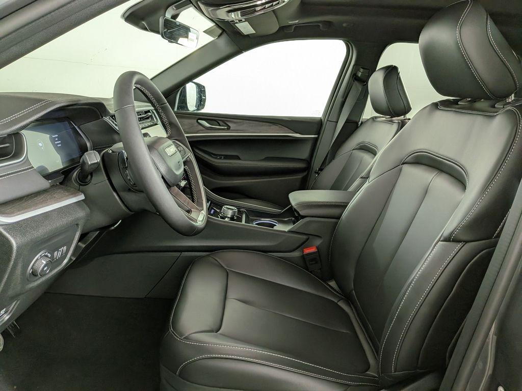 new 2025 Jeep Grand Cherokee car, priced at $48,203
