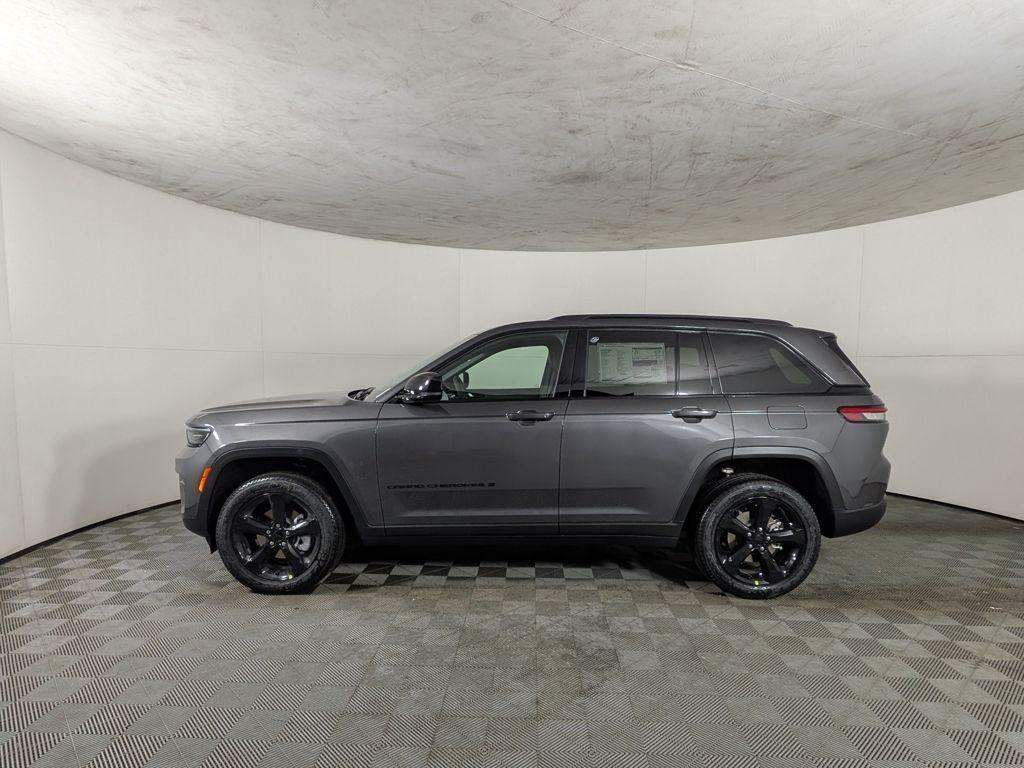 new 2025 Jeep Grand Cherokee car, priced at $48,203