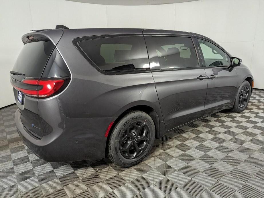 new 2023 Chrysler Pacifica Hybrid car, priced at $41,671