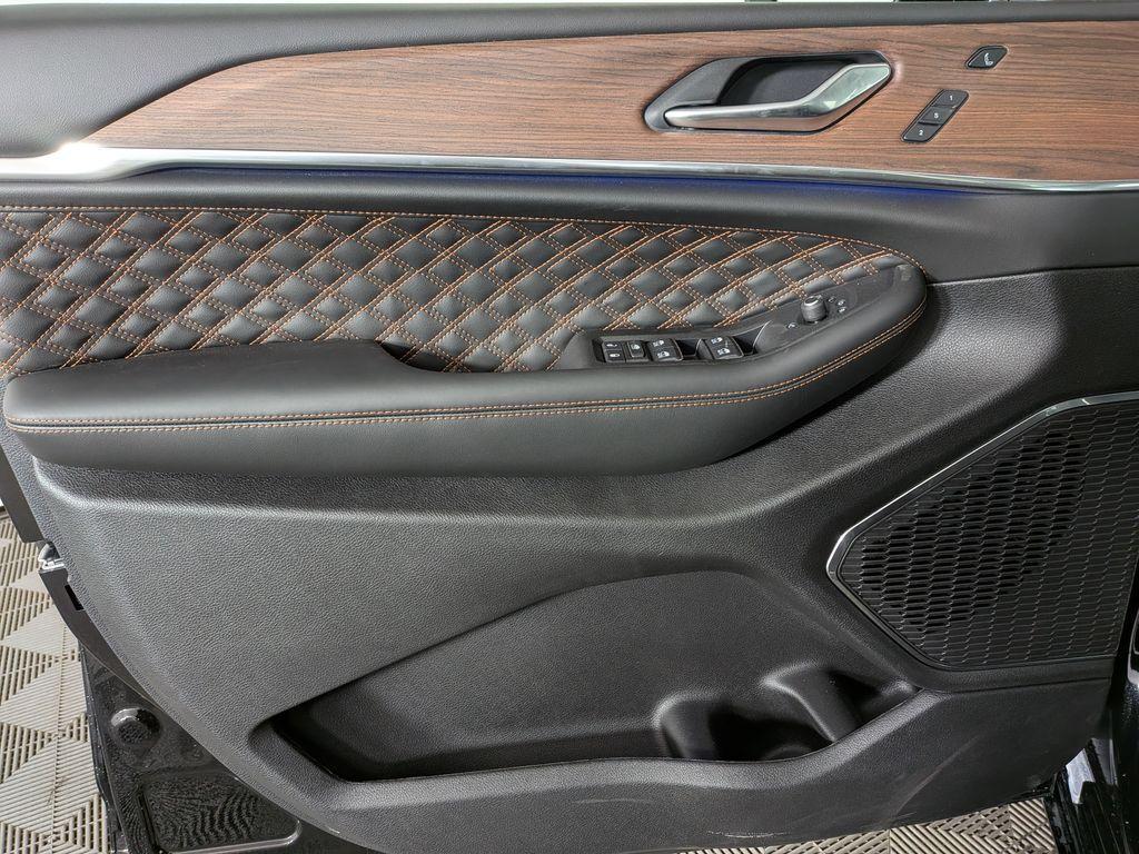 new 2025 Jeep Grand Cherokee L car, priced at $59,357