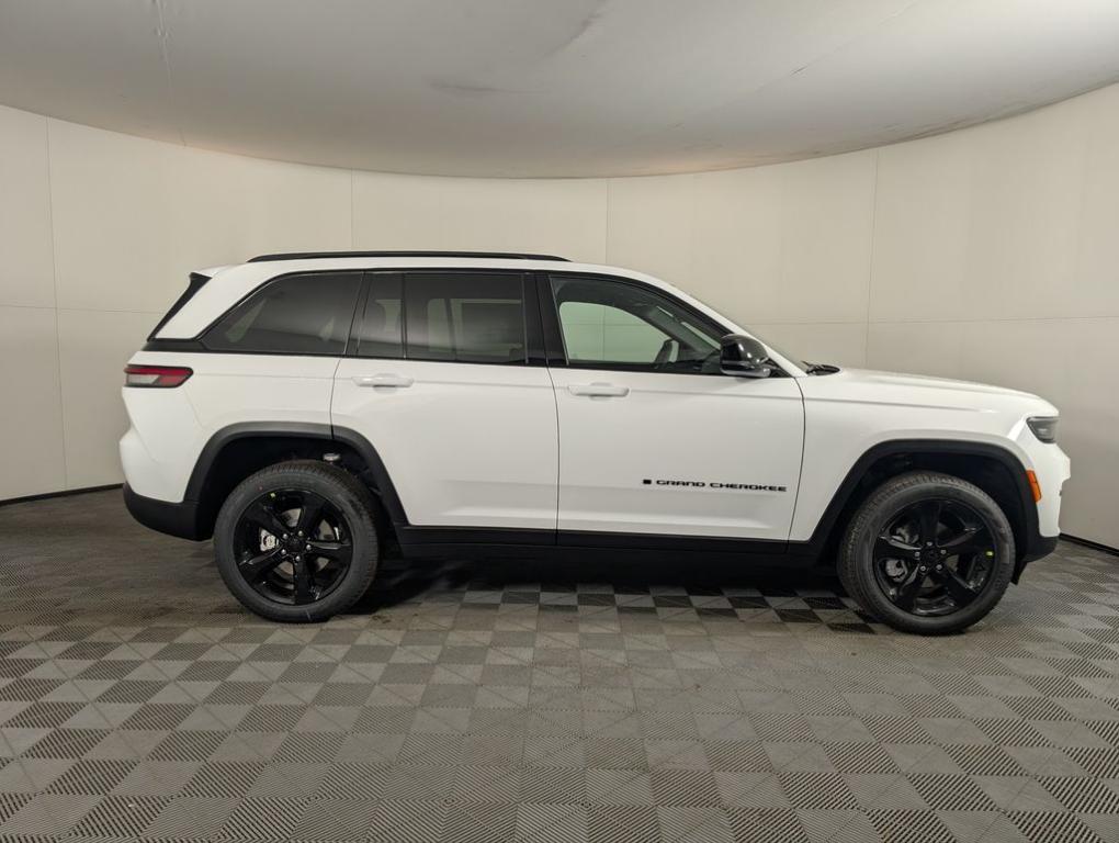 new 2025 Jeep Grand Cherokee car, priced at $46,960