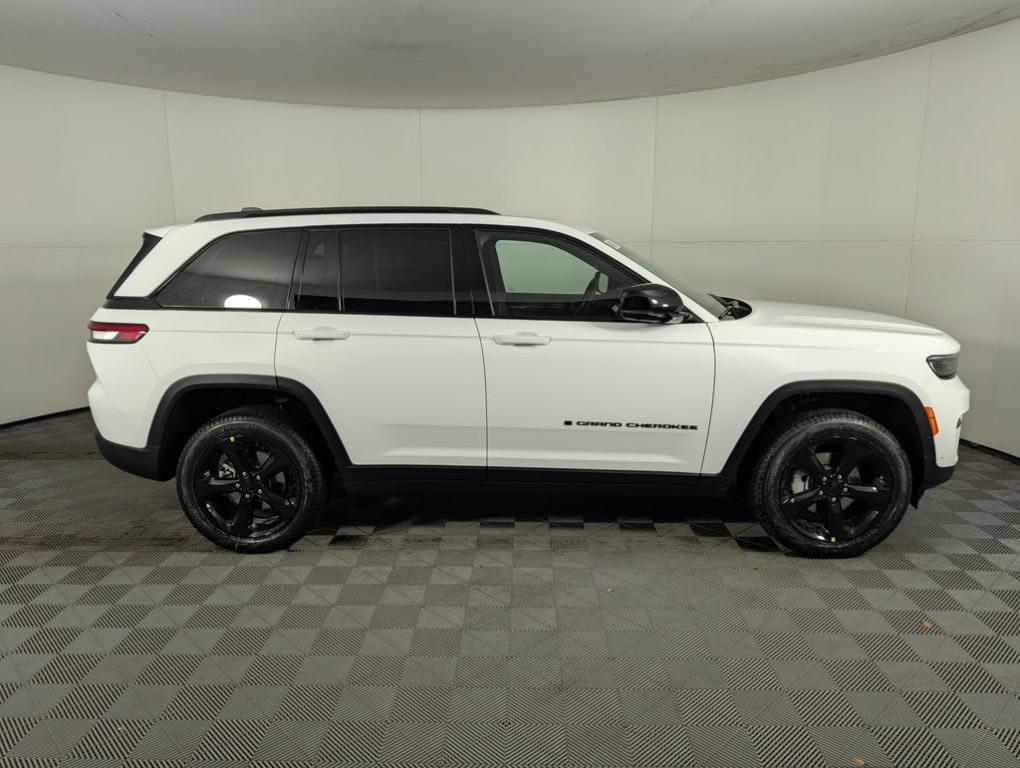 new 2025 Jeep Grand Cherokee car, priced at $51,807