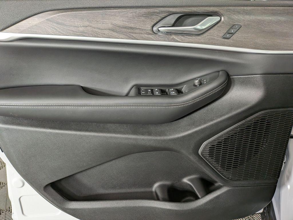 new 2025 Jeep Grand Cherokee car, priced at $47,694