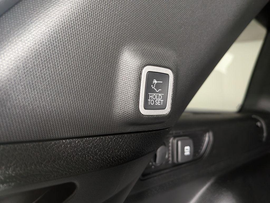 new 2025 Jeep Grand Cherokee car, priced at $47,694