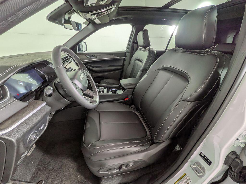 new 2025 Jeep Grand Cherokee car, priced at $47,694