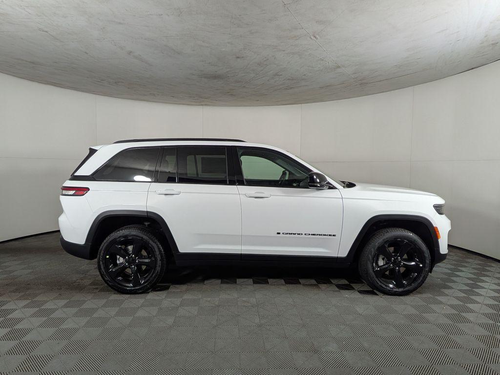new 2025 Jeep Grand Cherokee car, priced at $47,694