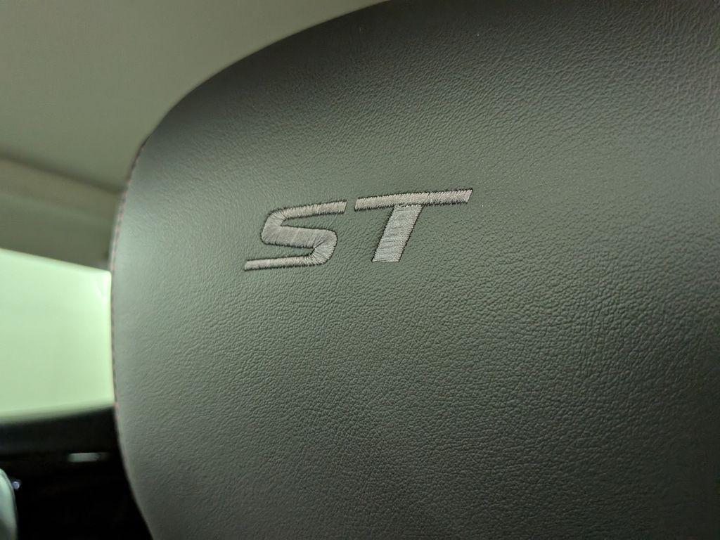 used 2022 Buick Envision car, priced at $27,188