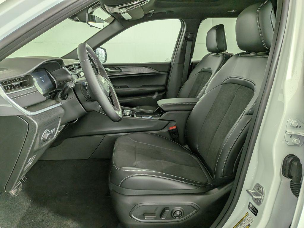 new 2025 Jeep Grand Cherokee car, priced at $45,194