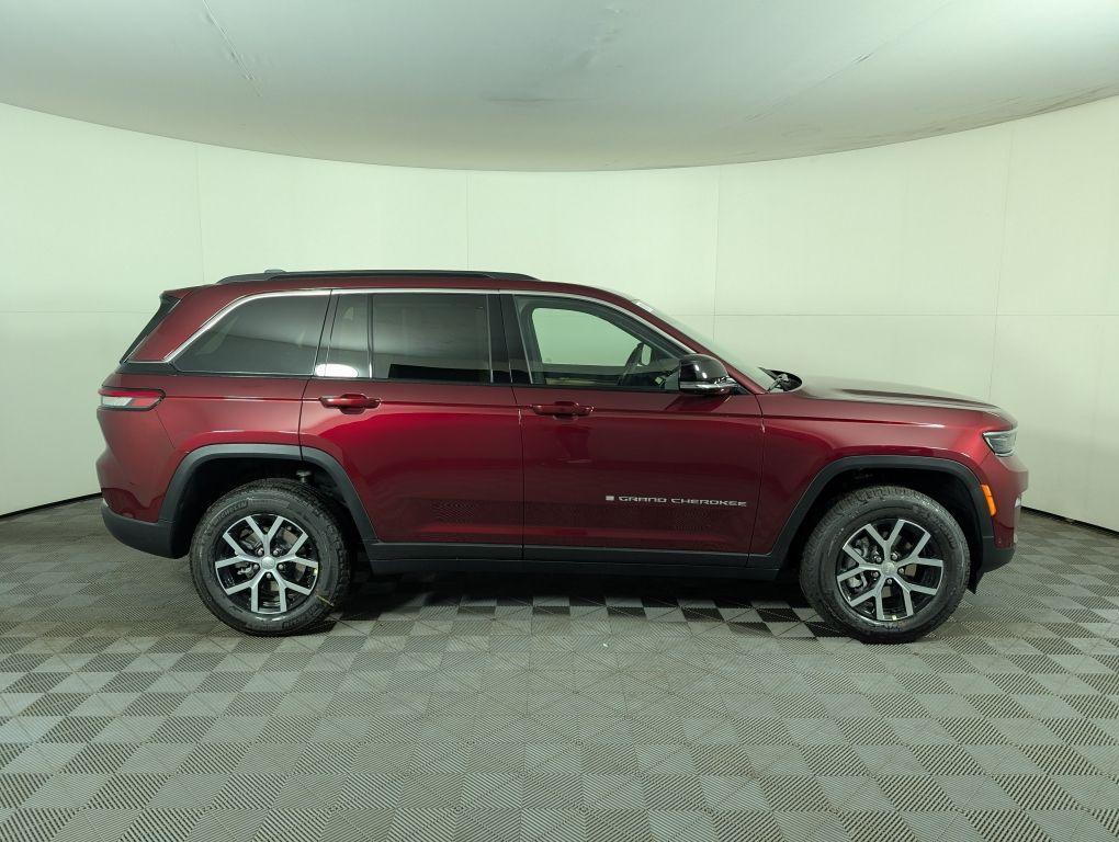 new 2025 Jeep Grand Cherokee car, priced at $49,910