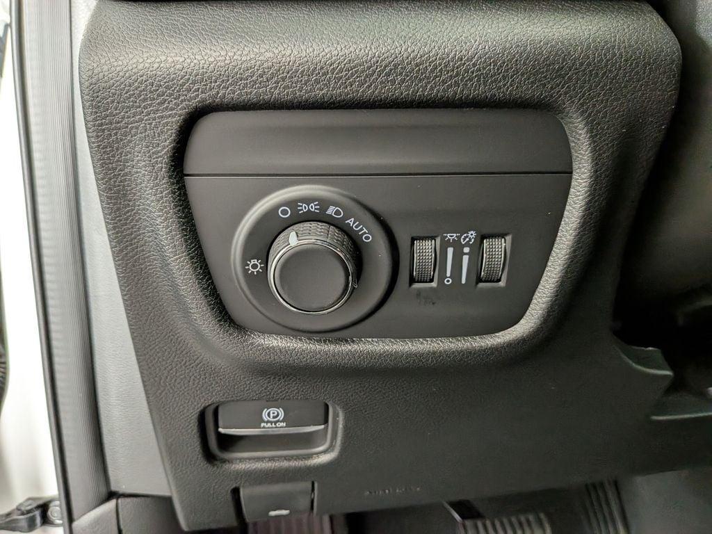 new 2025 Jeep Grand Cherokee car, priced at $38,671