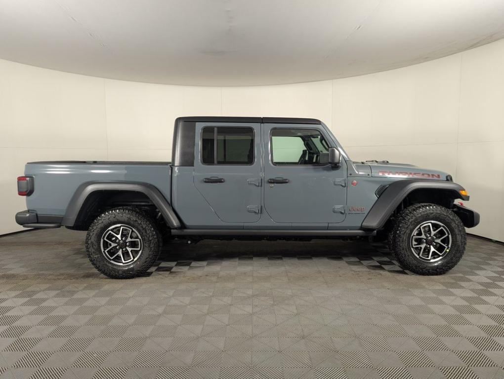 new 2025 Jeep Gladiator car, priced at $57,574